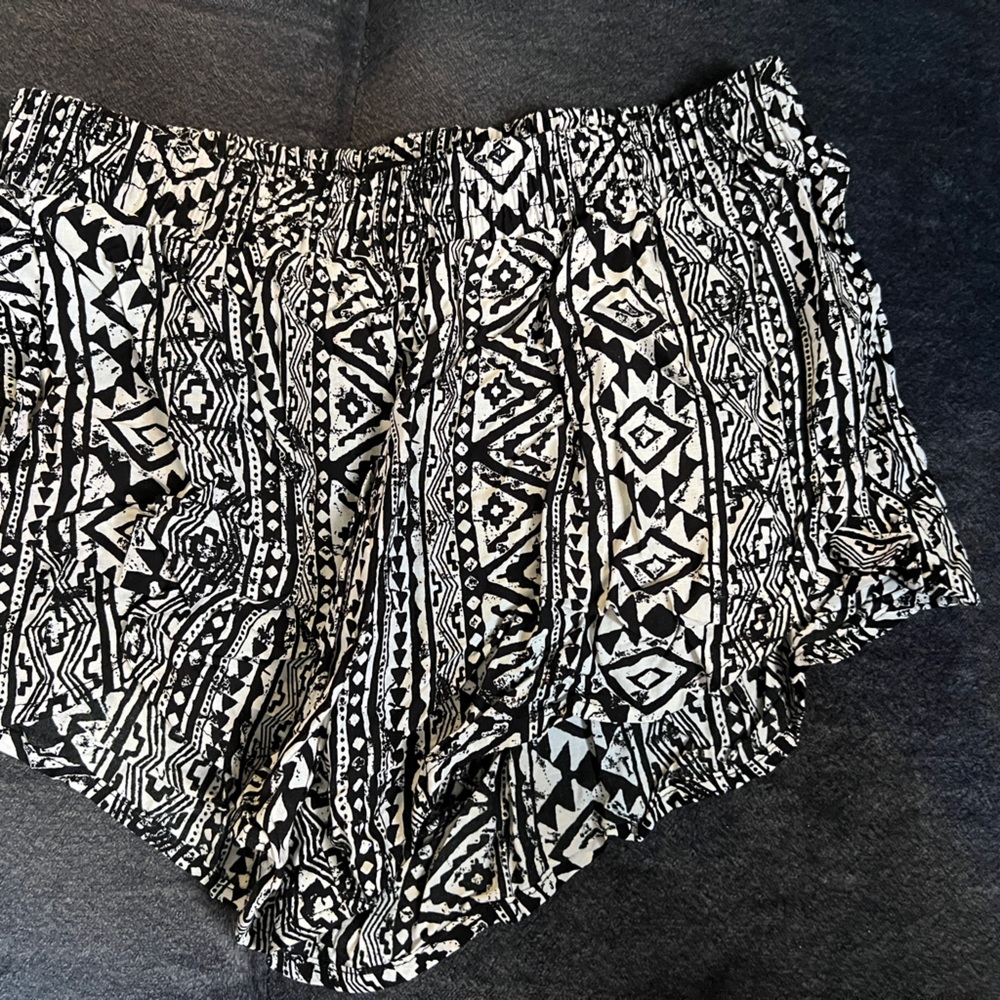 Light short shorts